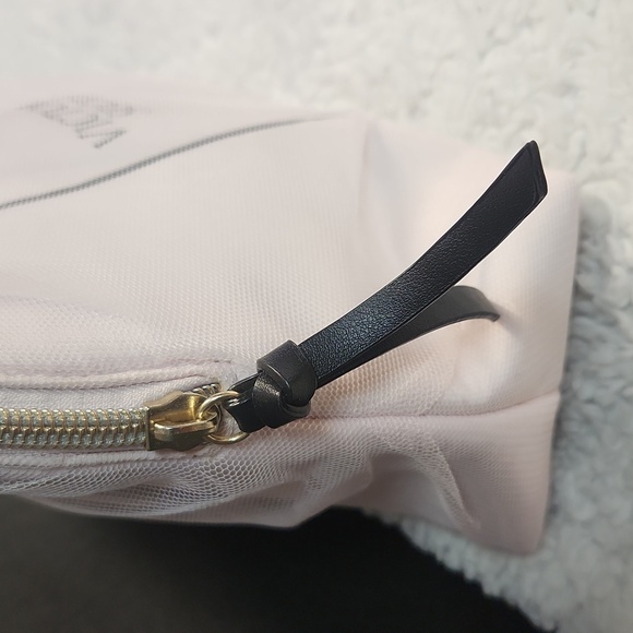 Limited Edition Victoria's Secret Lace Beauty Bag Tease with Lace Applique NWOT - Picture 4 of 9